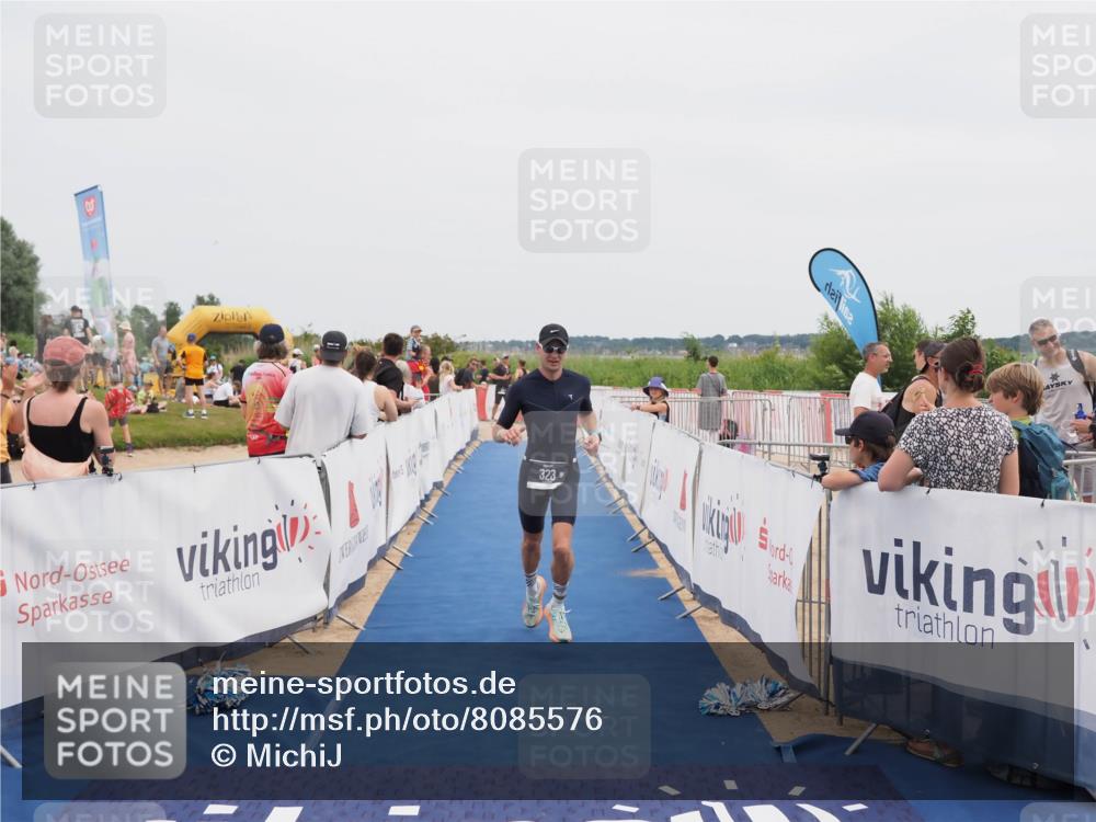 22.06.2025 - Viking Triathlon MichiJ http://msf.ph/oto/8085576 22.06.2025 14:45:39 Ziel 323 meine-sportfotos.de