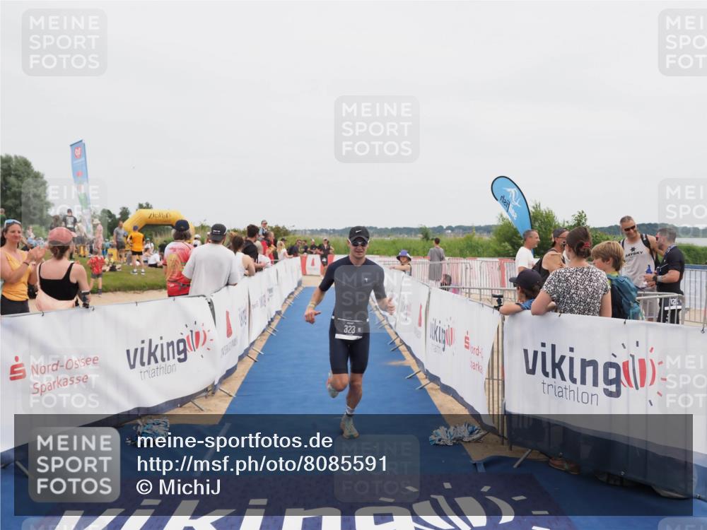 22.06.2025 - Viking Triathlon MichiJ http://msf.ph/oto/8085591 22.06.2025 14:45:39 Ziel 323 meine-sportfotos.de