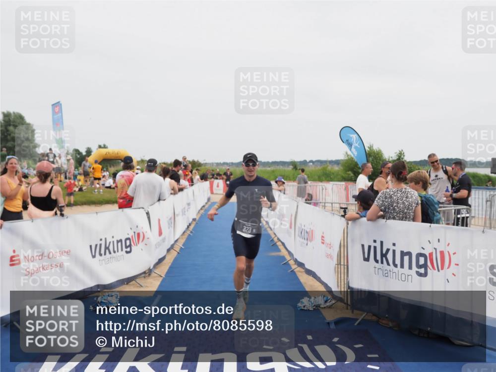 22.06.2025 - Viking Triathlon MichiJ http://msf.ph/oto/8085598 22.06.2025 14:45:39 Ziel 323 meine-sportfotos.de