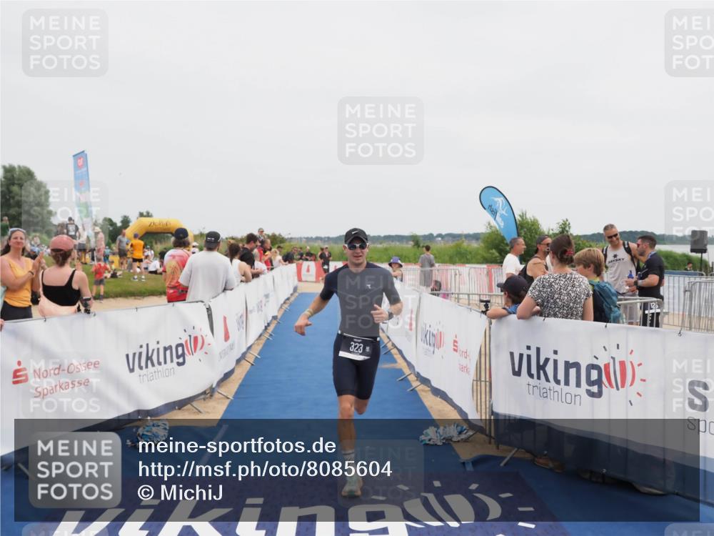 22.06.2025 - Viking Triathlon MichiJ http://msf.ph/oto/8085604 22.06.2025 14:45:39 Ziel 323 meine-sportfotos.de