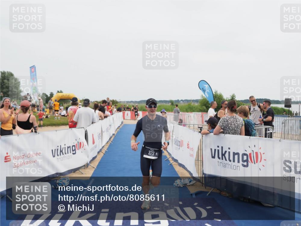 22.06.2025 - Viking Triathlon MichiJ http://msf.ph/oto/8085611 22.06.2025 14:45:39 Ziel 323 meine-sportfotos.de