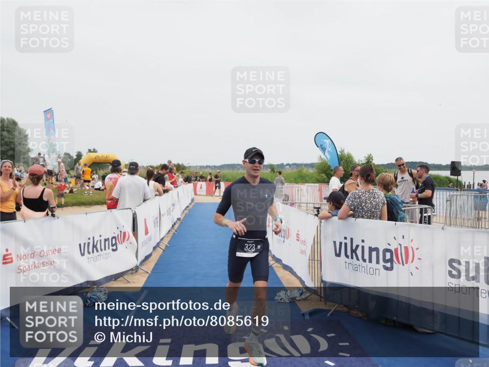22.06.2025 - Viking Triathlon MichiJ http://msf.ph/oto/8085619 22.06.2025 14:45:39 Ziel 323 meine-sportfotos.de