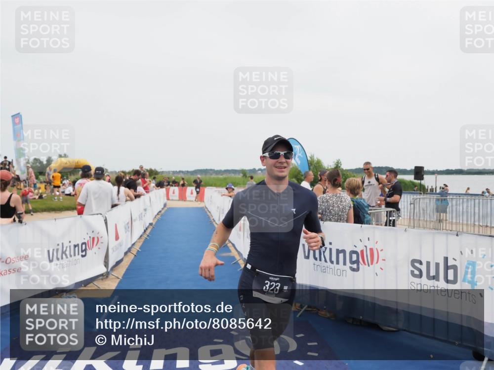 22.06.2025 - Viking Triathlon MichiJ http://msf.ph/oto/8085642 22.06.2025 14:45:40 Ziel 323 meine-sportfotos.de