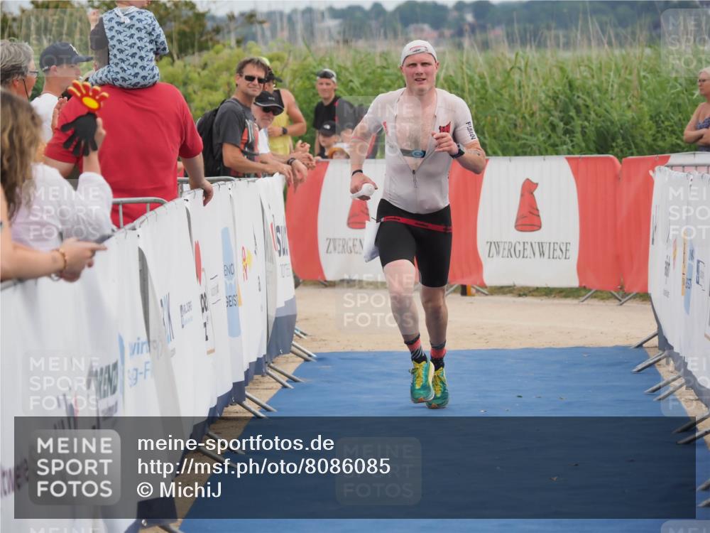 22.06.2025 - Viking Triathlon MichiJ http://msf.ph/oto/8086085 22.06.2025 14:47:37 Ziel 556 meine-sportfotos.de