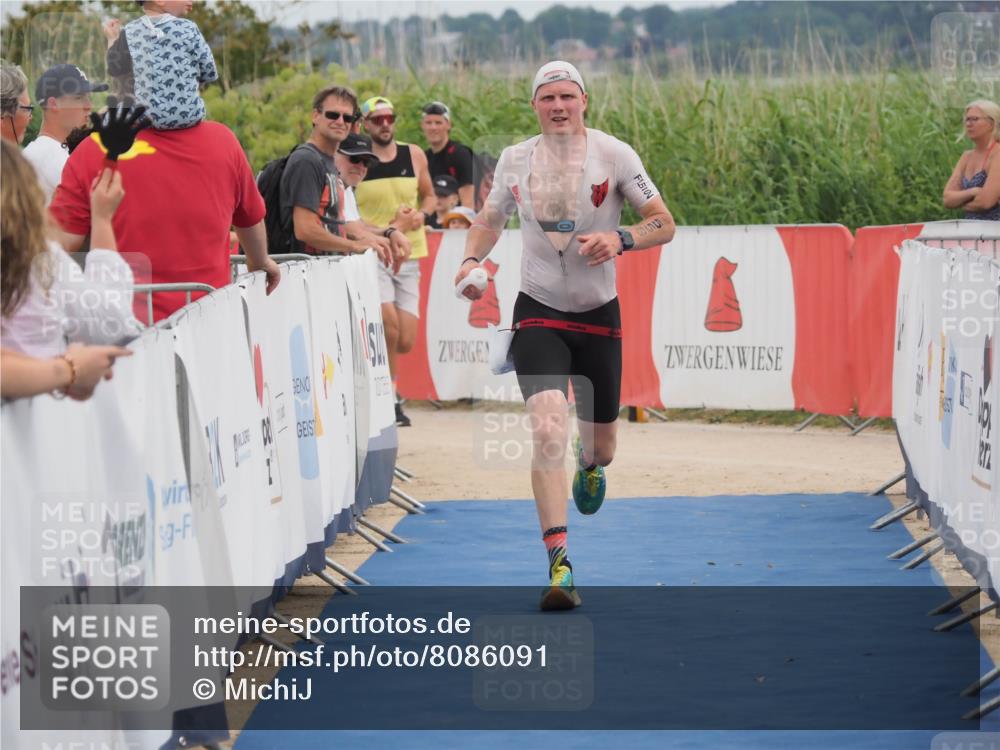 22.06.2025 - Viking Triathlon MichiJ http://msf.ph/oto/8086091 22.06.2025 14:47:37 Ziel 556 meine-sportfotos.de