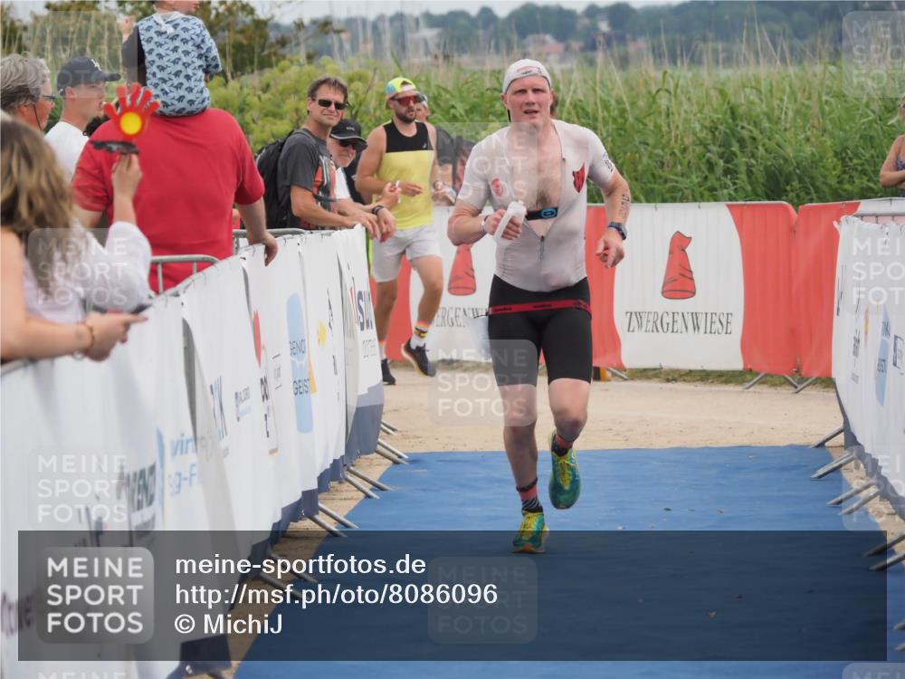 22.06.2025 - Viking Triathlon MichiJ http://msf.ph/oto/8086096 22.06.2025 14:47:37 Ziel 556 meine-sportfotos.de