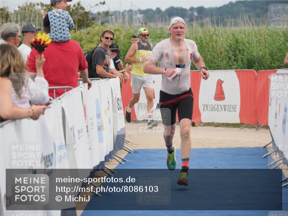 22.06.2025 - Viking Triathlon MichiJ http://msf.ph/oto/8086103 22.06.2025 14:47:38 Ziel 556 meine-sportfotos.de