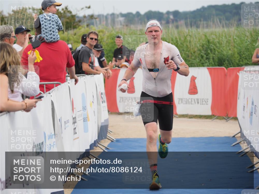 22.06.2025 - Viking Triathlon MichiJ http://msf.ph/oto/8086124 22.06.2025 14:47:38 Ziel 556 meine-sportfotos.de