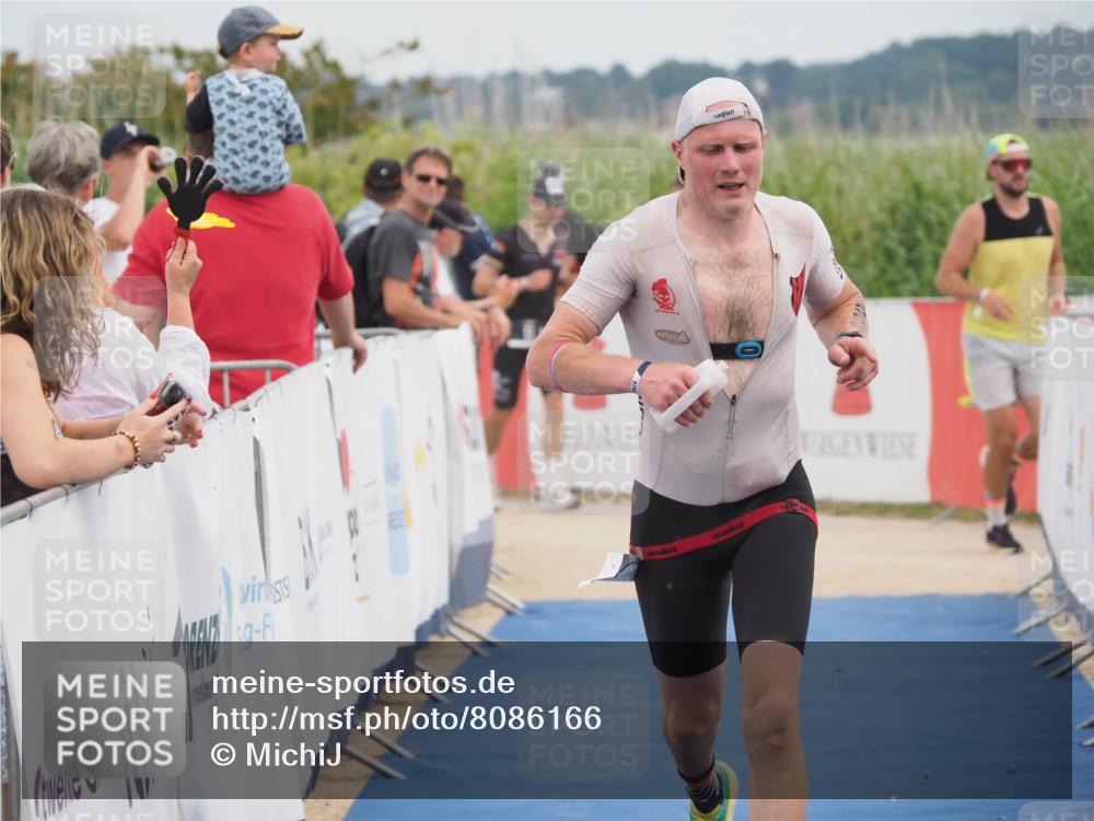22.06.2025 - Viking Triathlon MichiJ http://msf.ph/oto/8086166 22.06.2025 14:47:39 Ziel 556 meine-sportfotos.de