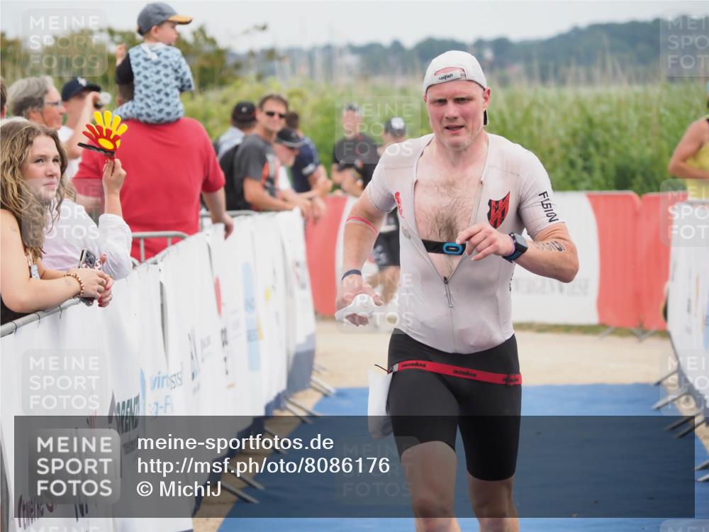 22.06.2025 - Viking Triathlon MichiJ http://msf.ph/oto/8086176 22.06.2025 14:47:39 Ziel 556 meine-sportfotos.de