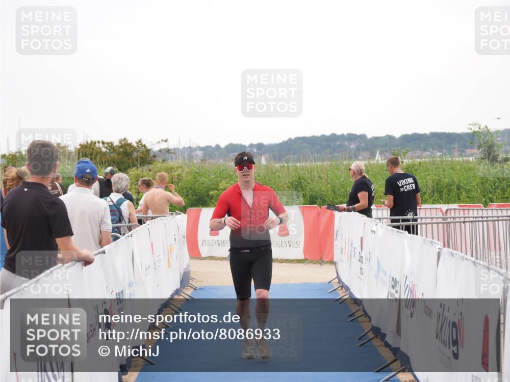 22.06.2025 - Viking Triathlon MichiJ http://msf.ph/oto/8086933 22.06.2025 16:17:09 Ziel 106 meine-sportfotos.de