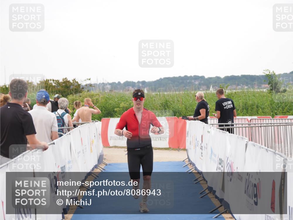 22.06.2025 - Viking Triathlon MichiJ http://msf.ph/oto/8086943 22.06.2025 16:17:09 Ziel 106 meine-sportfotos.de