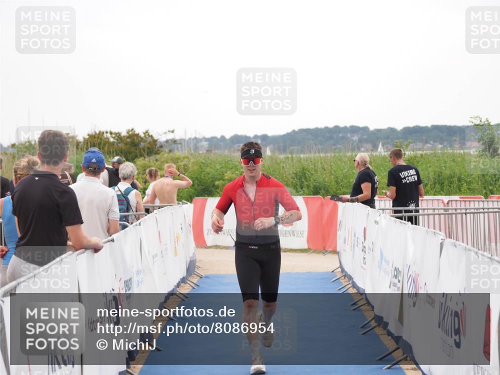 22.06.2025 - Viking Triathlon MichiJ http://msf.ph/oto/8086954 22.06.2025 16:17:10 Ziel 106 meine-sportfotos.de