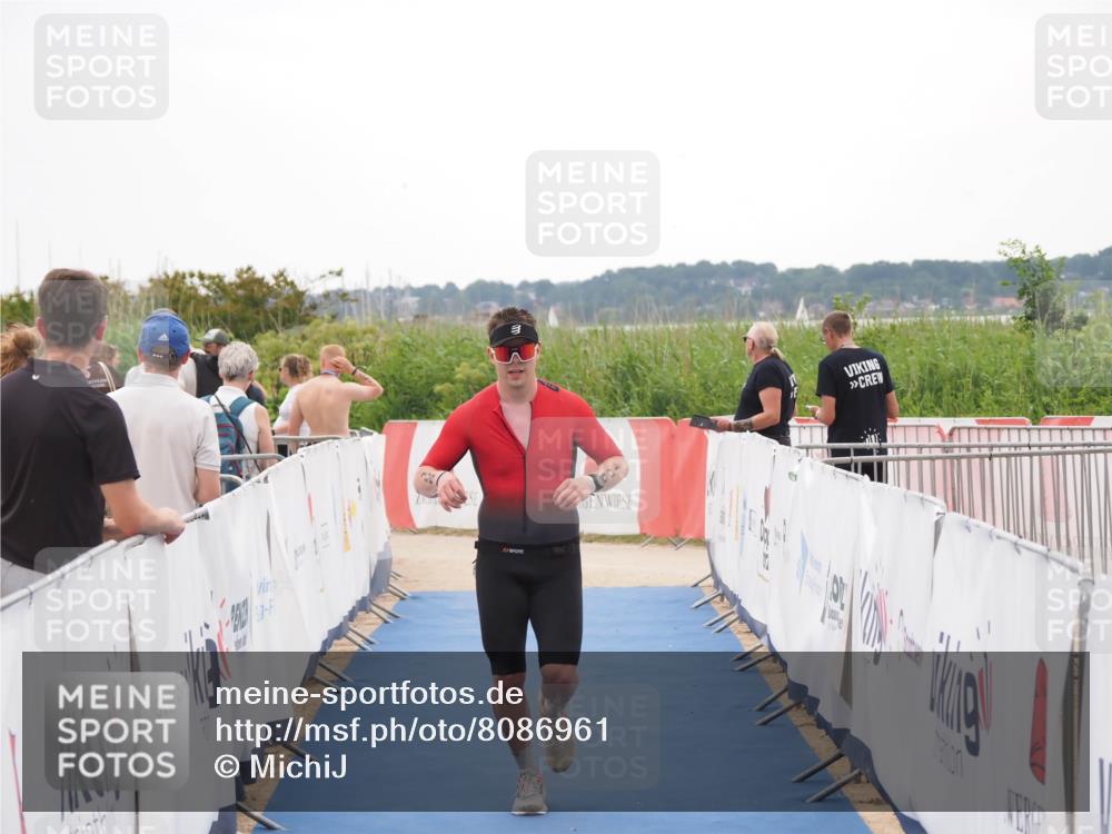 22.06.2025 - Viking Triathlon MichiJ http://msf.ph/oto/8086961 22.06.2025 16:17:10 Ziel 106 meine-sportfotos.de
