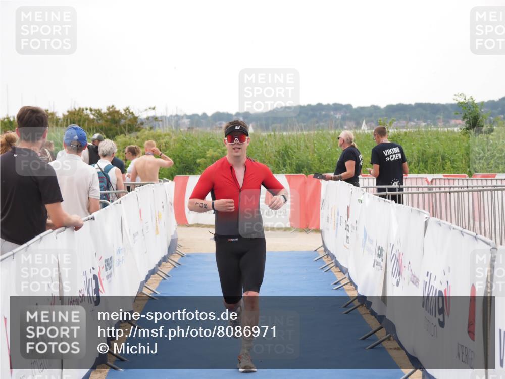 22.06.2025 - Viking Triathlon MichiJ http://msf.ph/oto/8086971 22.06.2025 16:17:10 Ziel 106 meine-sportfotos.de