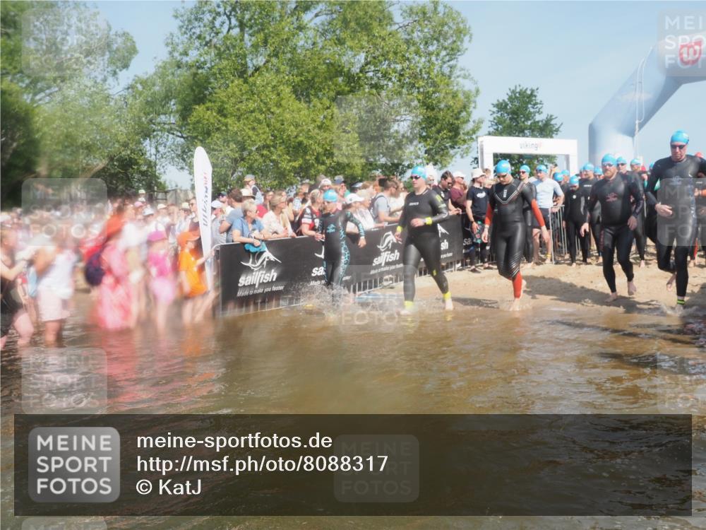 22.06.2025 - Viking Triathlon KatJ http://msf.ph/oto/8088317 22.06.2025 10:08:24 Schwimmen 37, 48, 69, 97, 133, 140, 222, 364, 499, 518 meine-sportfotos.de