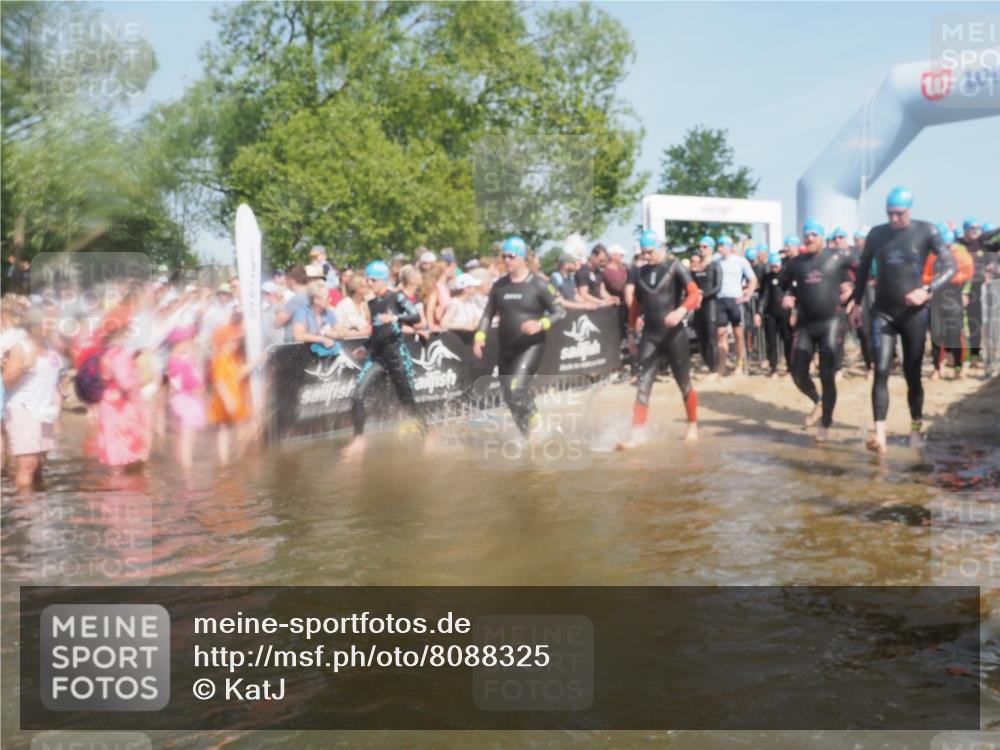 22.06.2025 - Viking Triathlon KatJ http://msf.ph/oto/8088325 22.06.2025 10:08:24 Schwimmen 37, 48, 69, 97, 133, 140, 222, 364, 499, 518 meine-sportfotos.de
