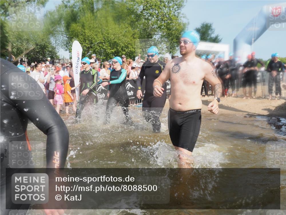 22.06.2025 - Viking Triathlon KatJ http://msf.ph/oto/8088500 22.06.2025 10:08:40 Schwimmen 71, 136, 166, 234, 241, 246, 303, 305, 319, 356, 357, 459, 470, 471, 656 meine-sportfotos.de