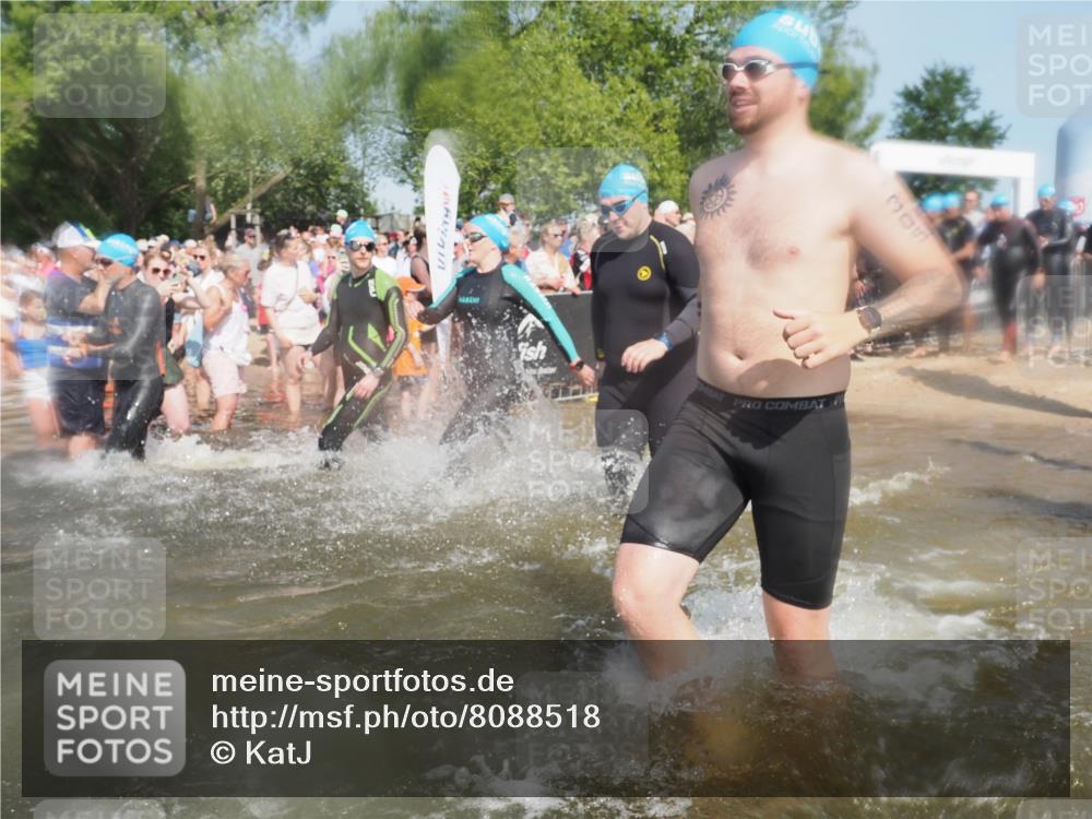 22.06.2025 - Viking Triathlon KatJ http://msf.ph/oto/8088518 22.06.2025 10:08:40 Schwimmen 71, 136, 166, 234, 241, 246, 303, 305, 319, 356, 357, 459, 470, 471, 656 meine-sportfotos.de