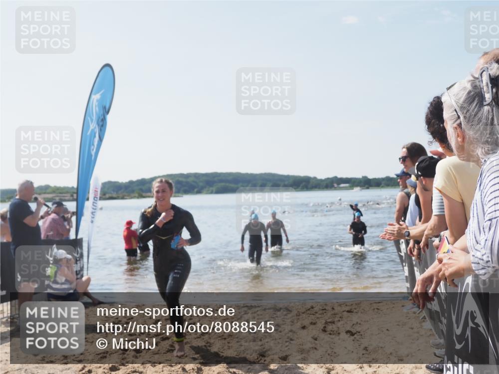 22.06.2025 - Viking Triathlon MichiJ http://msf.ph/oto/8088545 22.06.2025 10:36:35 Schwimmen 42, 88, 232, 251, 332 meine-sportfotos.de
