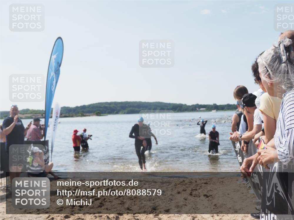 22.06.2025 - Viking Triathlon MichiJ http://msf.ph/oto/8088579 22.06.2025 10:36:37 Schwimmen 42, 232, 251, 332 meine-sportfotos.de