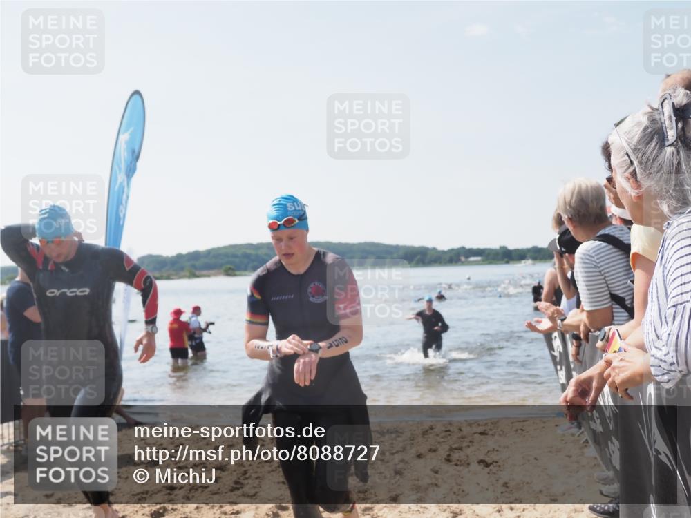 22.06.2025 - Viking Triathlon MichiJ http://msf.ph/oto/8088727 22.06.2025 10:36:43 Schwimmen 232, 251, 332 meine-sportfotos.de