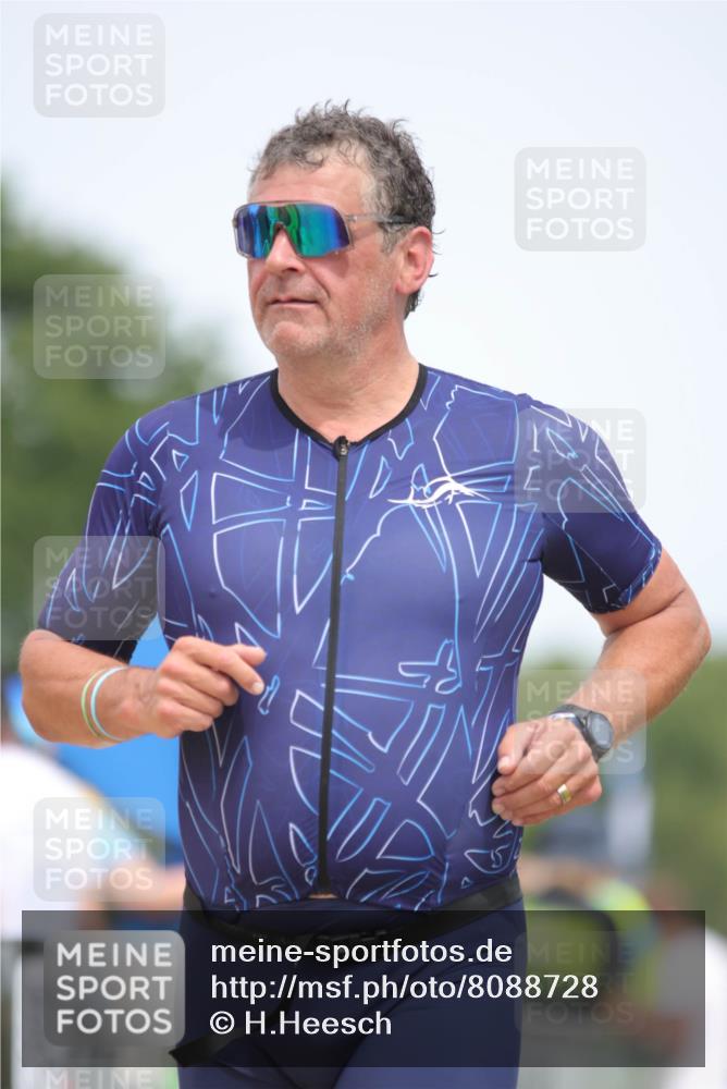 22.06.2025 - Viking Triathlon H.Heesch http://msf.ph/oto/8088728 22.06.2025 14:57:52 Laufen 71, 449, 480, 634 meine-sportfotos.de