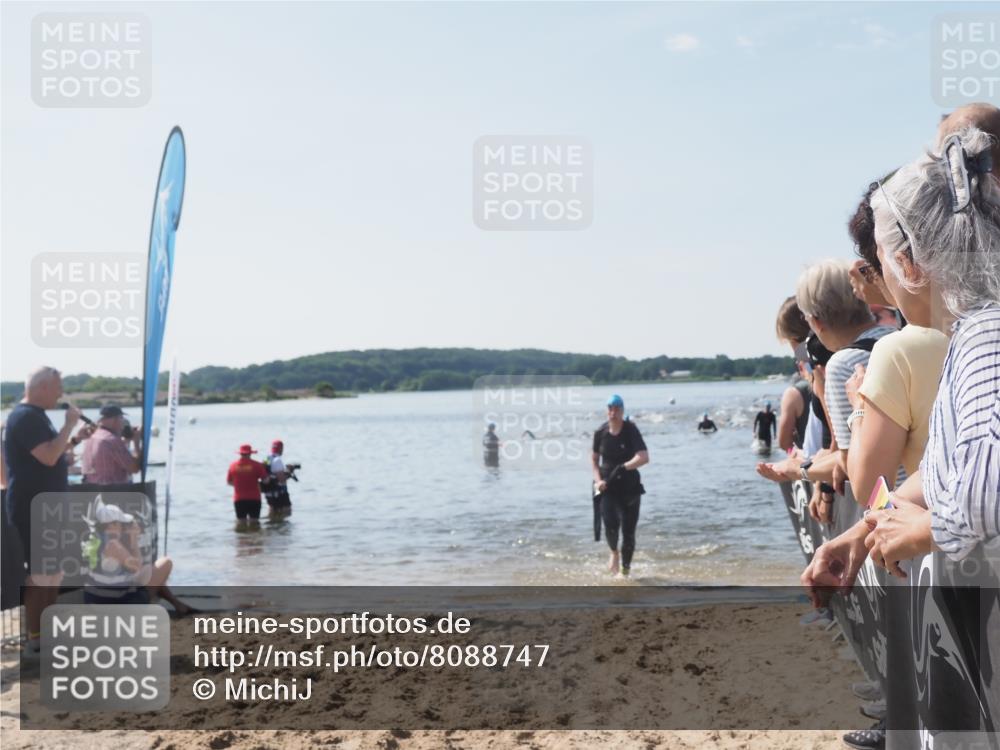 22.06.2025 - Viking Triathlon MichiJ http://msf.ph/oto/8088747 22.06.2025 10:36:46 Schwimmen 331, 332 meine-sportfotos.de