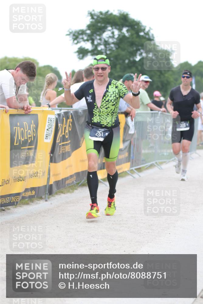 22.06.2025 - Viking Triathlon H.Heesch http://msf.ph/oto/8088751 22.06.2025 15:56:21 Laufen 261, 306 meine-sportfotos.de