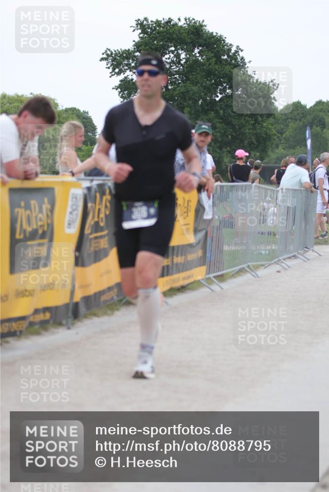 22.06.2025 - Viking Triathlon H.Heesch http://msf.ph/oto/8088795 22.06.2025 15:56:23 Laufen 261, 306 meine-sportfotos.de