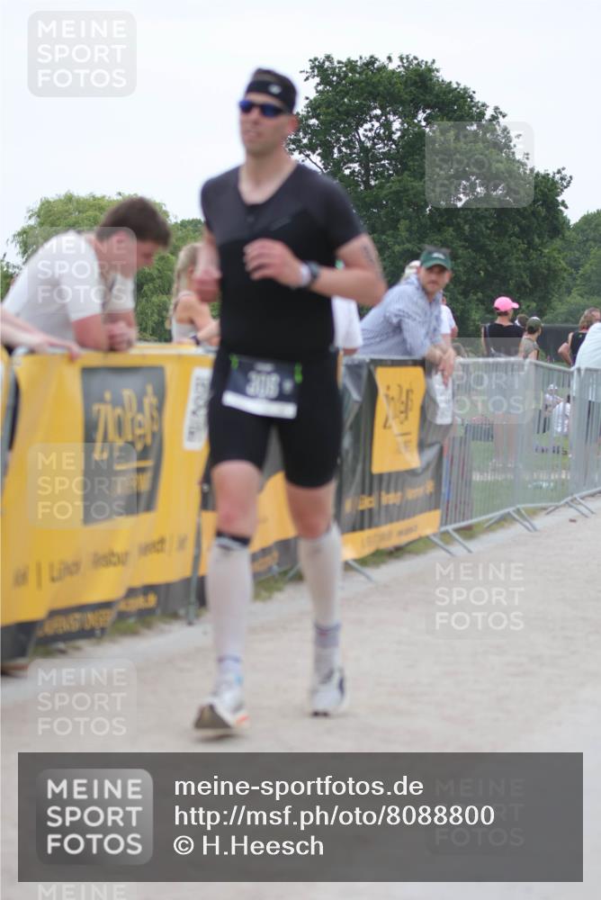 22.06.2025 - Viking Triathlon H.Heesch http://msf.ph/oto/8088800 22.06.2025 15:56:24 Laufen 261, 306 meine-sportfotos.de