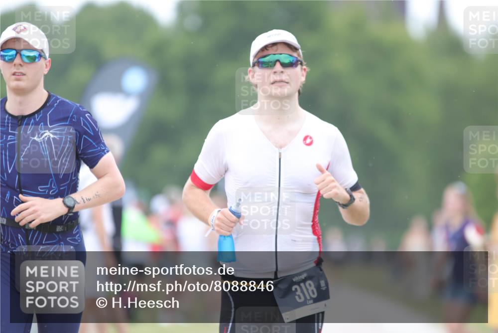 22.06.2025 - Viking Triathlon H.Heesch http://msf.ph/oto/8088846 22.06.2025 15:56:37 Laufen 318, 328 meine-sportfotos.de