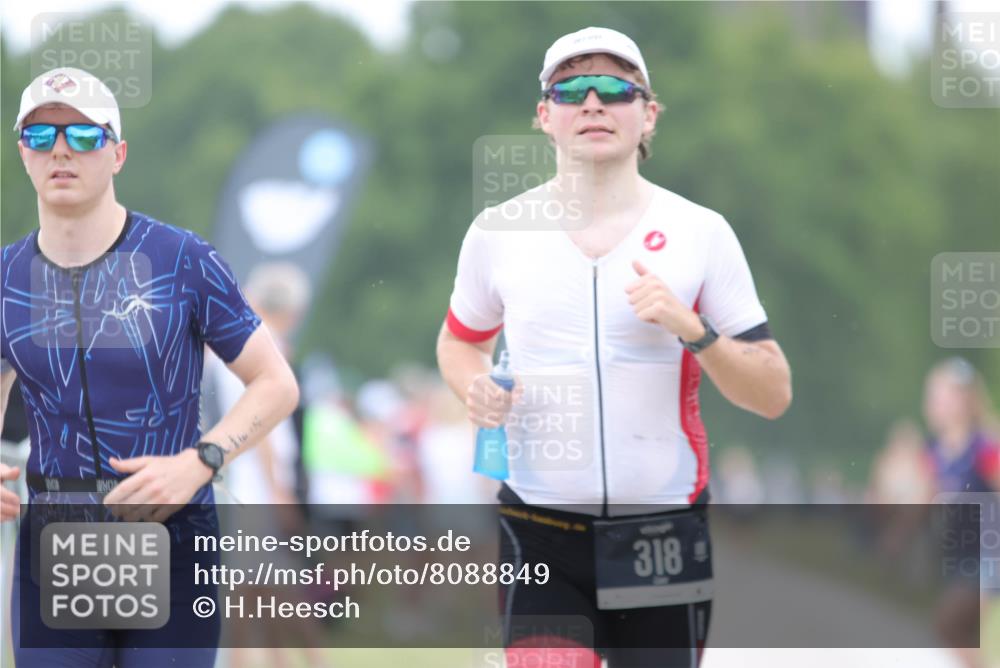 22.06.2025 - Viking Triathlon H.Heesch http://msf.ph/oto/8088849 22.06.2025 15:56:37 Laufen 318, 328 meine-sportfotos.de