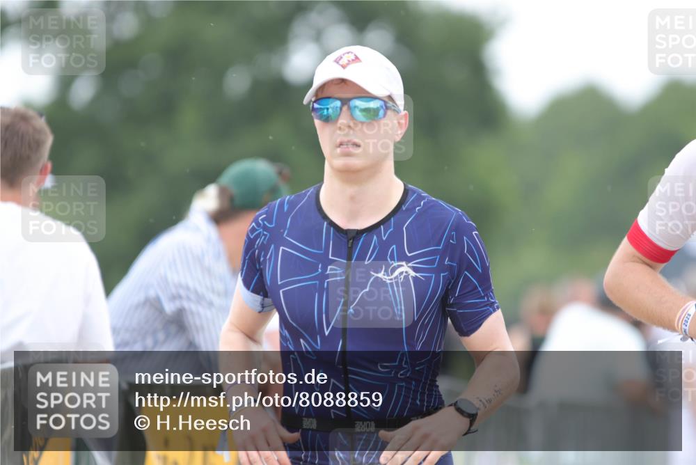 22.06.2025 - Viking Triathlon H.Heesch http://msf.ph/oto/8088859 22.06.2025 15:56:38 Laufen 318, 328 meine-sportfotos.de