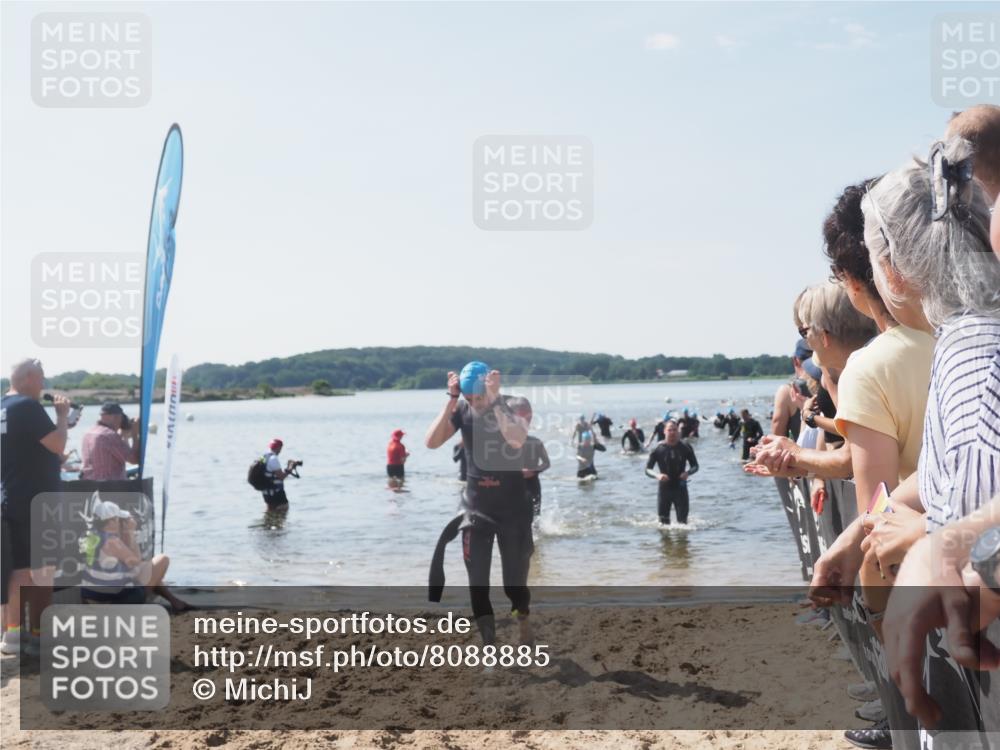 22.06.2025 - Viking Triathlon MichiJ http://msf.ph/oto/8088885 22.06.2025 10:37:09 Schwimmen 172, 233, 355, 370, 388, 454, 500, 513, 649 meine-sportfotos.de