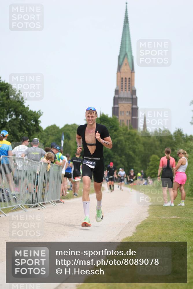 22.06.2025 - Viking Triathlon H.Heesch http://msf.ph/oto/8089078 22.06.2025 14:59:31 Laufen 203 meine-sportfotos.de
