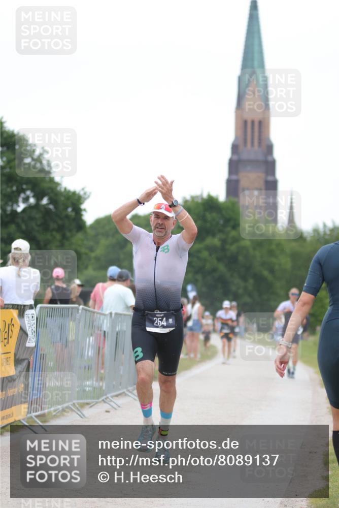 22.06.2025 - Viking Triathlon H.Heesch http://msf.ph/oto/8089137 22.06.2025 15:58:24 Laufen 18, 254 meine-sportfotos.de