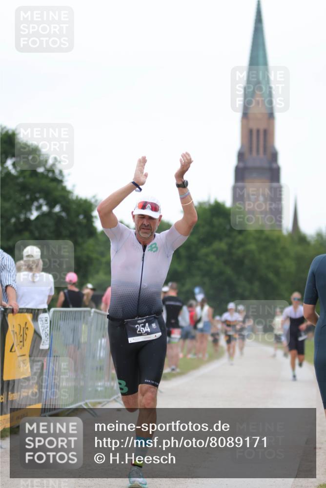 22.06.2025 - Viking Triathlon H.Heesch http://msf.ph/oto/8089171 22.06.2025 15:58:24 Laufen 18, 254 meine-sportfotos.de