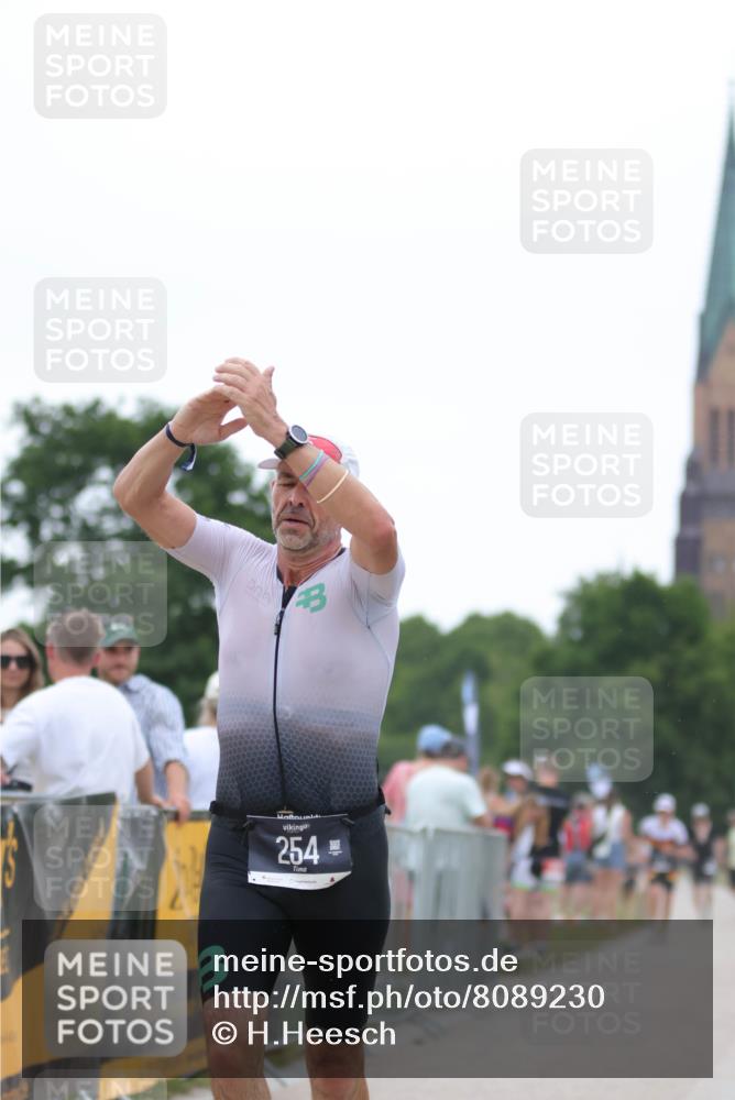 22.06.2025 - Viking Triathlon H.Heesch http://msf.ph/oto/8089230 22.06.2025 15:58:25 Laufen 18, 254 meine-sportfotos.de