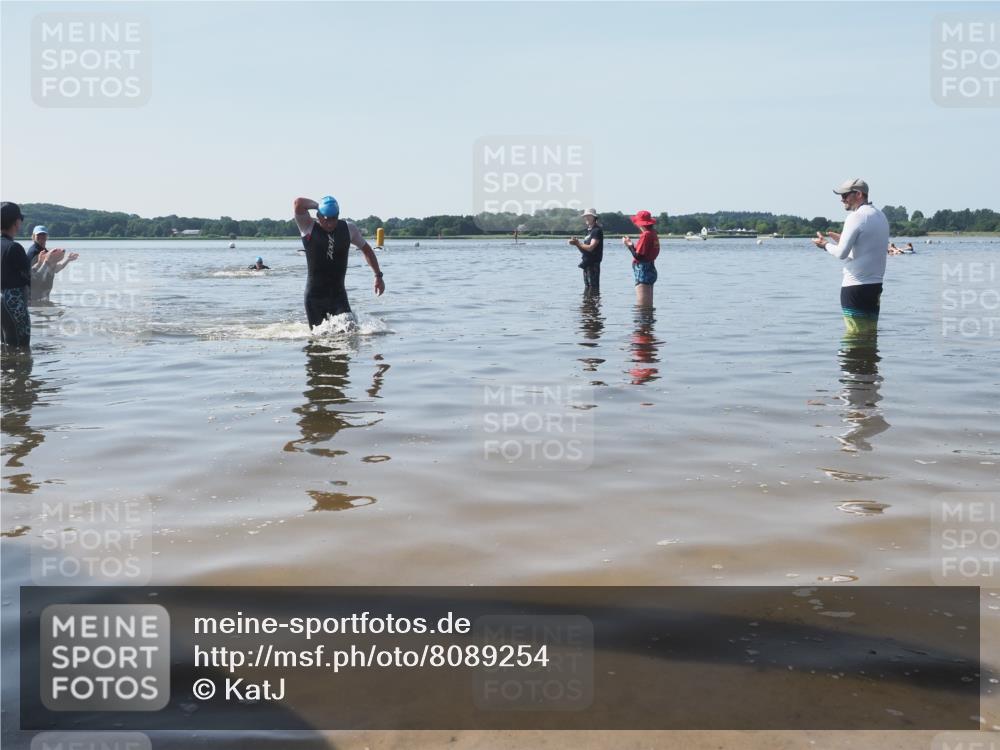 22.06.2025 - Viking Triathlon KatJ http://msf.ph/oto/8089254 22.06.2025 10:24:52 Schwimmen 4, 329, 521 meine-sportfotos.de