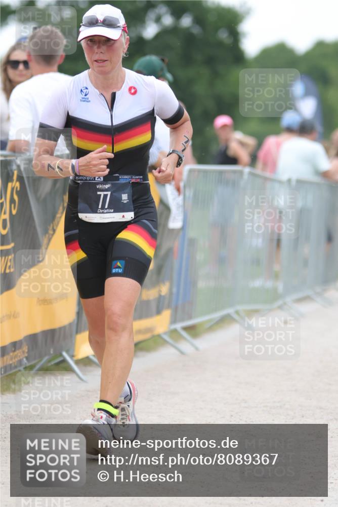 22.06.2025 - Viking Triathlon H.Heesch http://msf.ph/oto/8089367 22.06.2025 15:58:40 Laufen 77, 461 meine-sportfotos.de