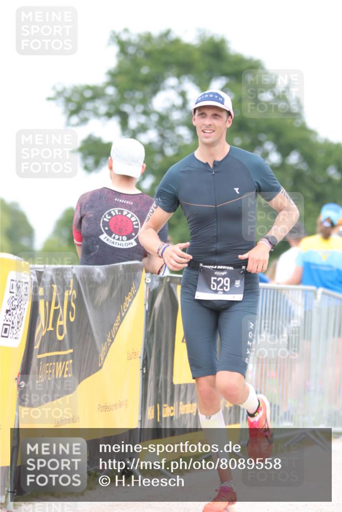 22.06.2025 - Viking Triathlon H.Heesch http://msf.ph/oto/8089558 22.06.2025 15:02:29 Laufen 8, 529 meine-sportfotos.de