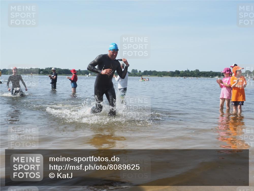 22.06.2025 - Viking Triathlon KatJ http://msf.ph/oto/8089625 22.06.2025 10:25:28 Schwimmen 2, 122, 641 meine-sportfotos.de