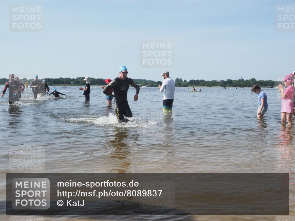 22.06.2025 - Viking Triathlon KatJ http://msf.ph/oto/8089837 22.06.2025 10:25:43 Schwimmen 2, 10, 420, 455, 485, 544, 557 meine-sportfotos.de
