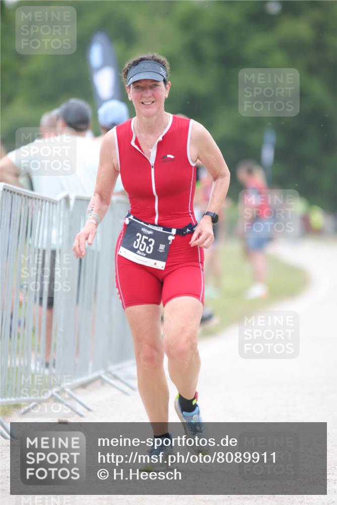 22.06.2025 - Viking Triathlon H.Heesch http://msf.ph/oto/8089911 22.06.2025 16:00:14 Laufen 353 meine-sportfotos.de