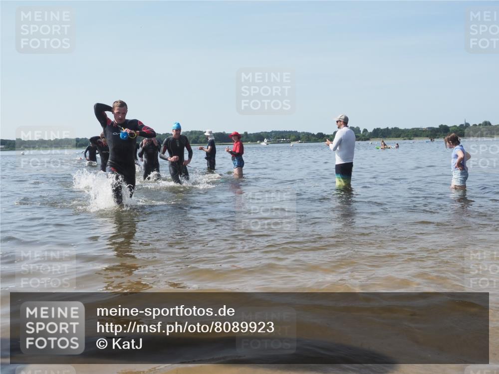 22.06.2025 - Viking Triathlon KatJ http://msf.ph/oto/8089923 22.06.2025 10:25:48 Schwimmen 10, 49, 420, 455, 485, 544, 557 meine-sportfotos.de