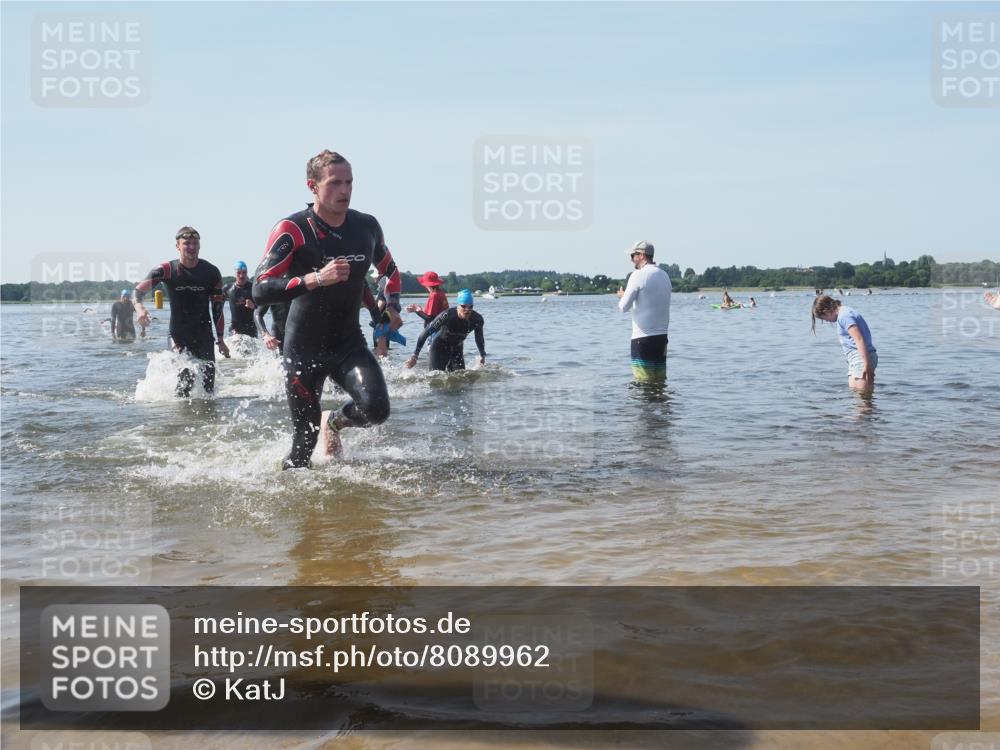 22.06.2025 - Viking Triathlon KatJ http://msf.ph/oto/8089962 22.06.2025 10:25:50 Schwimmen 10, 49, 420, 455, 485, 544, 557, 642 meine-sportfotos.de