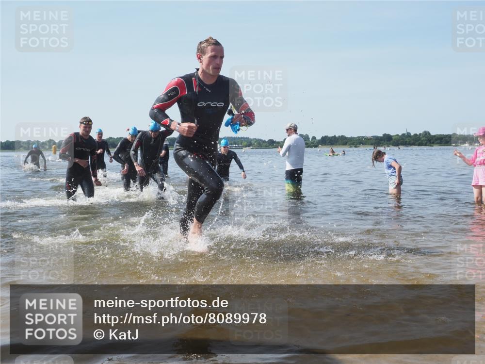22.06.2025 - Viking Triathlon KatJ http://msf.ph/oto/8089978 22.06.2025 10:25:50 Schwimmen 10, 49, 420, 455, 485, 544, 557, 642 meine-sportfotos.de