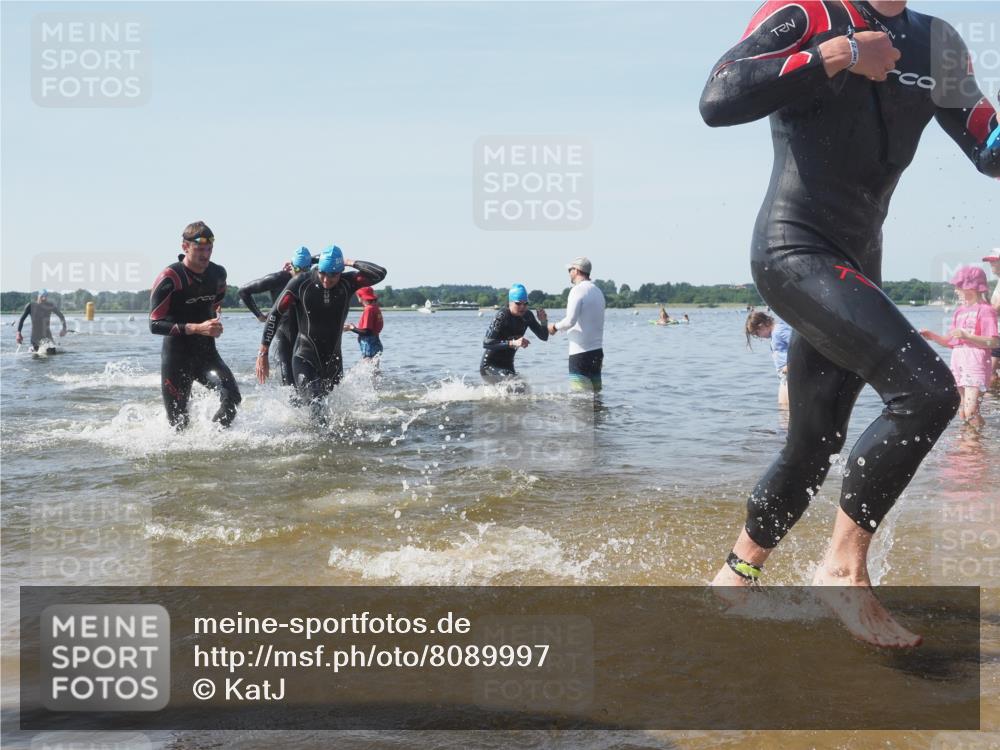 22.06.2025 - Viking Triathlon KatJ http://msf.ph/oto/8089997 22.06.2025 10:25:51 Schwimmen 10, 49, 420, 455, 485, 544, 557, 642 meine-sportfotos.de