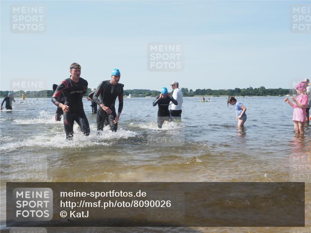 22.06.2025 - Viking Triathlon KatJ http://msf.ph/oto/8090026 22.06.2025 10:25:51 Schwimmen 10, 49, 420, 455, 485, 544, 557, 642 meine-sportfotos.de